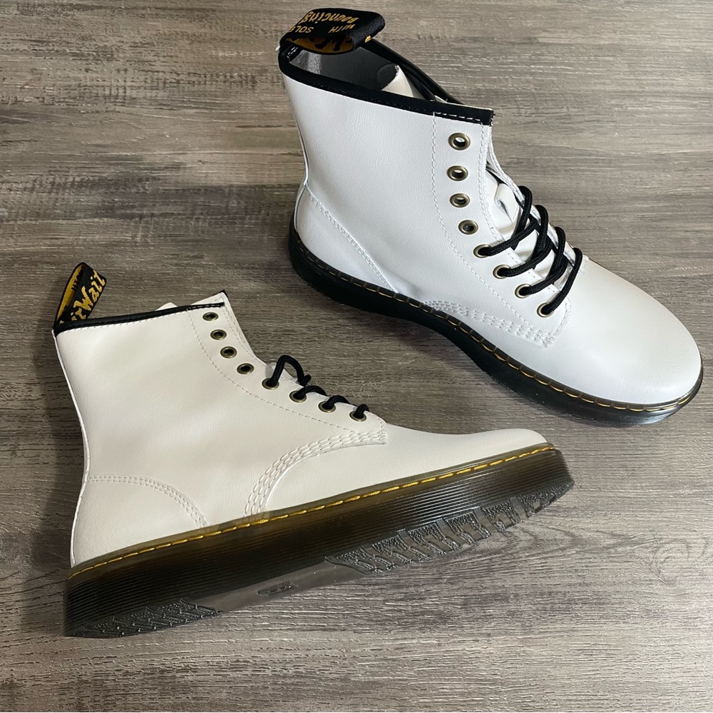 Dr. Martens Zavala 8 Eyelet Combat Boot NEW - Picture 2 of 10